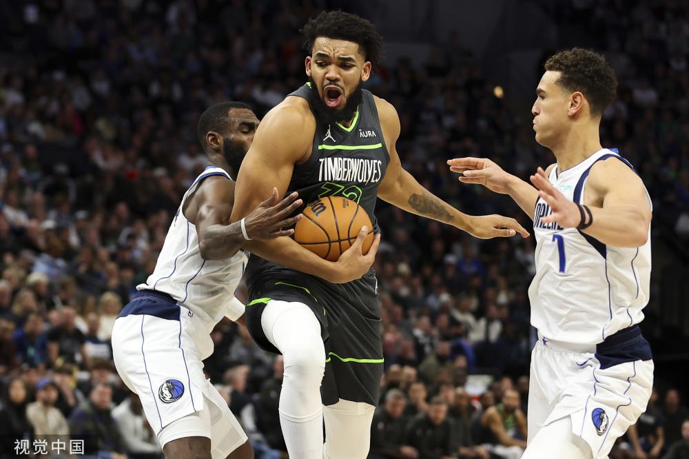 篮球比赛中 篮球比赛中